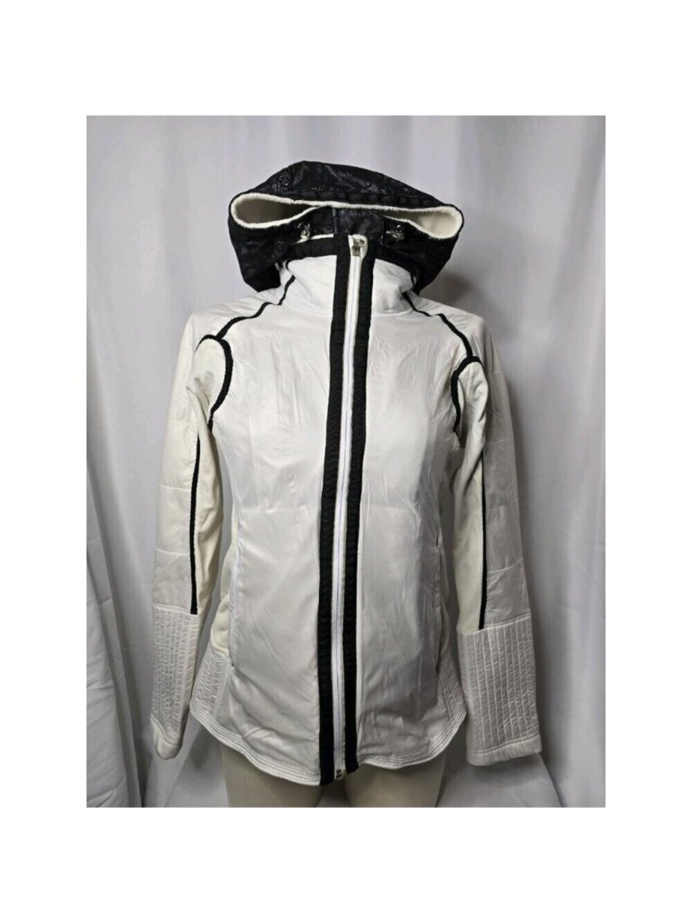 LULULEMON Run Women’s 8 Bundle Up Jacket Polar Cream White Fleece Hood Rare